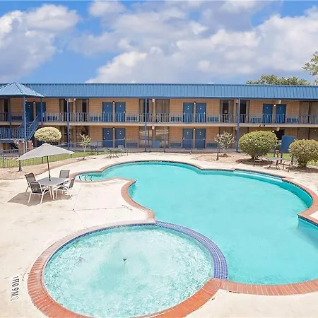 Days Inn By Wyndham Bay City 
