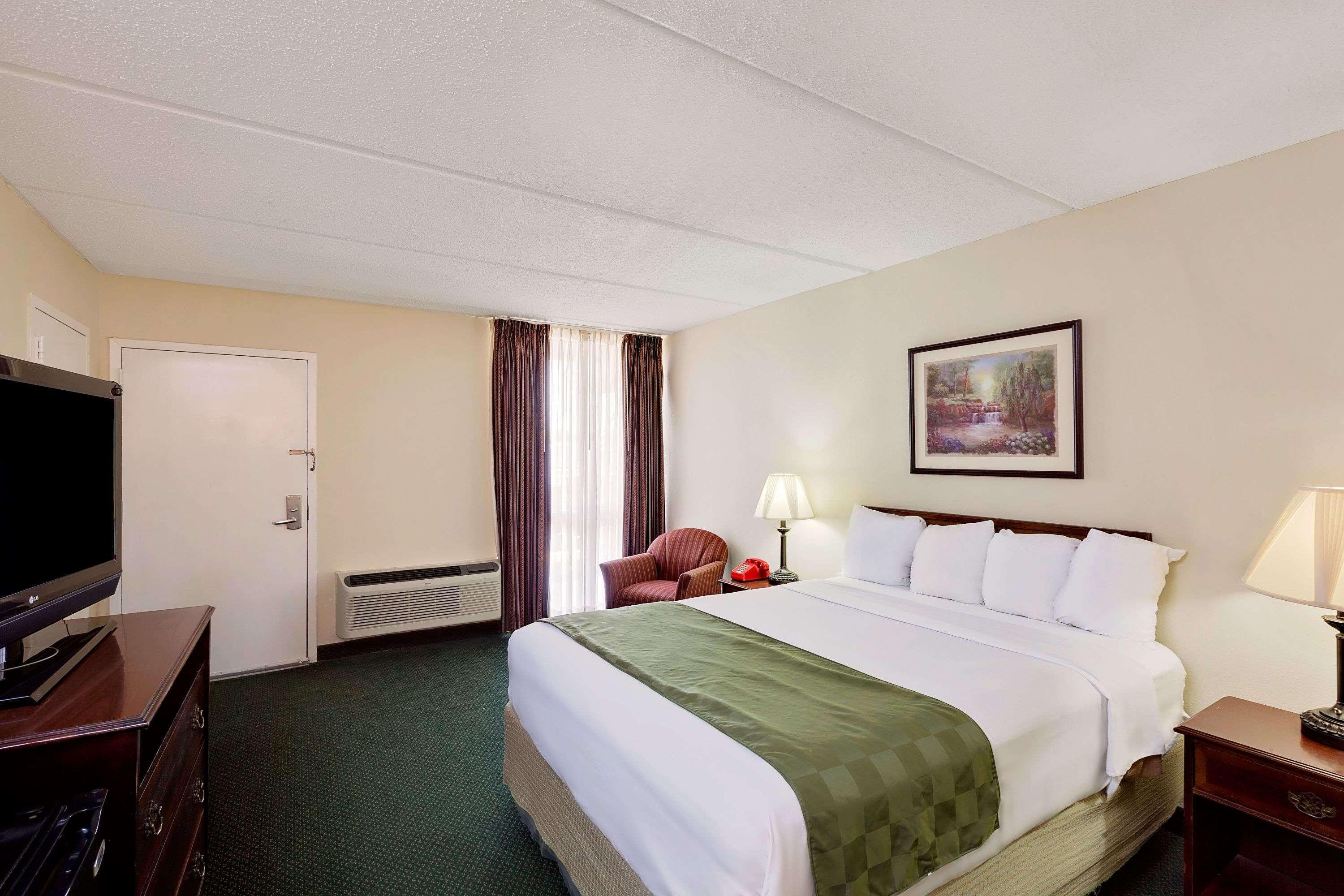 Hotel Days By Wyndham Bay 2*